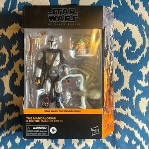 Star Wars Collectible Figurines The Black Series "The Mandalorian & Grogu"
